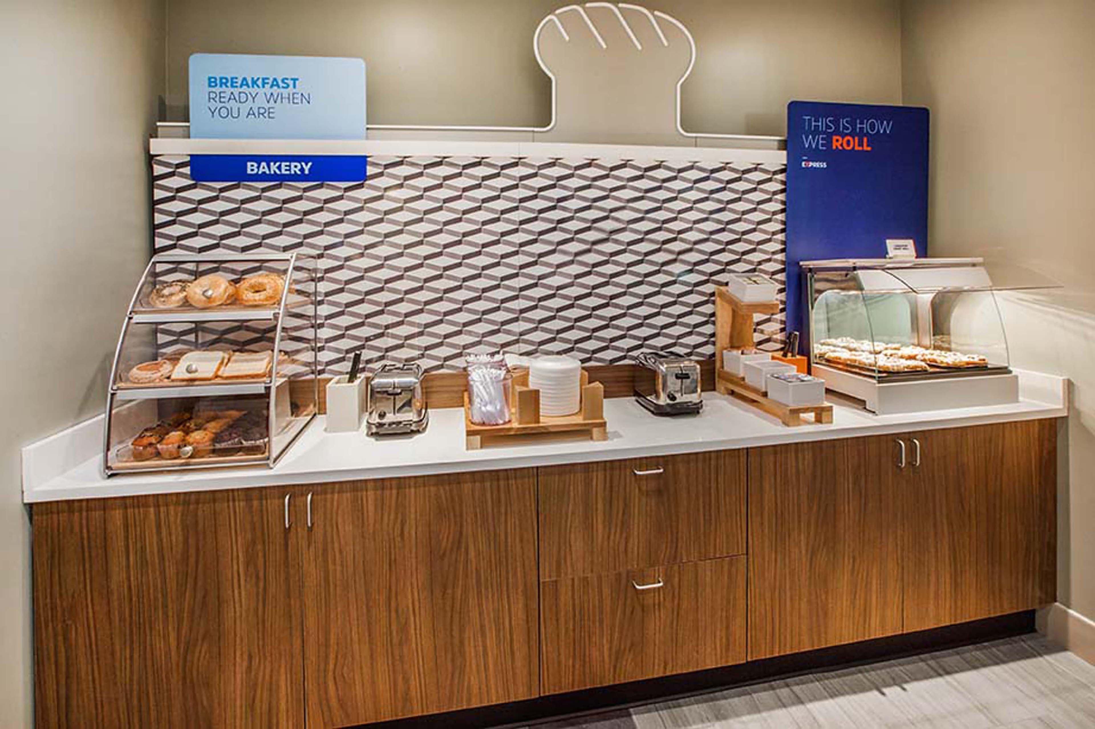 Holiday Inn Express Louisville Airport Expo Center By Ihg Zewnętrze zdjęcie